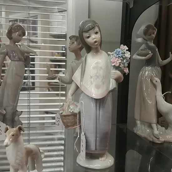 LLADRO FIG. GIRL & BASKET FRUIT & FLOWERS