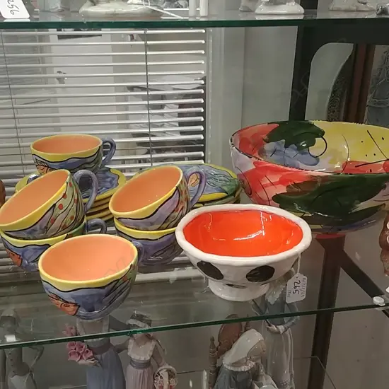 18 CHRISTINE HARRIS(NZ)POTTERY PC+BLACK&WHITE BOWL