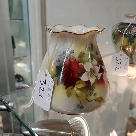 R WORCESTER VASE - ROSES G957