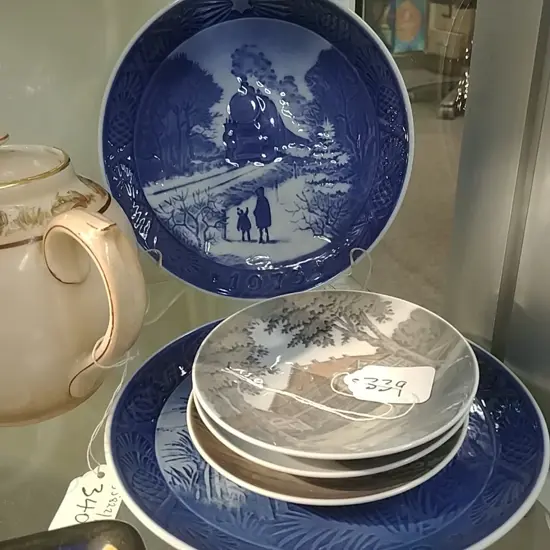 2 COPENHAGEN CHRISTMAS PLATES & 3 DISHES