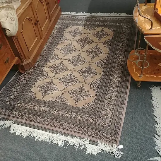 PAKISTAN TABRIZ STYLE HANKNOTTED RUG 192x 128CM