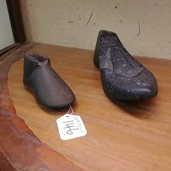 2 SMALL CHILDREN'S VINTAGE CAST IRON SHOE LASTS