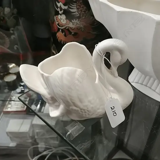 (13118) CROWN LYNN SMALL SWAN WHITE #154