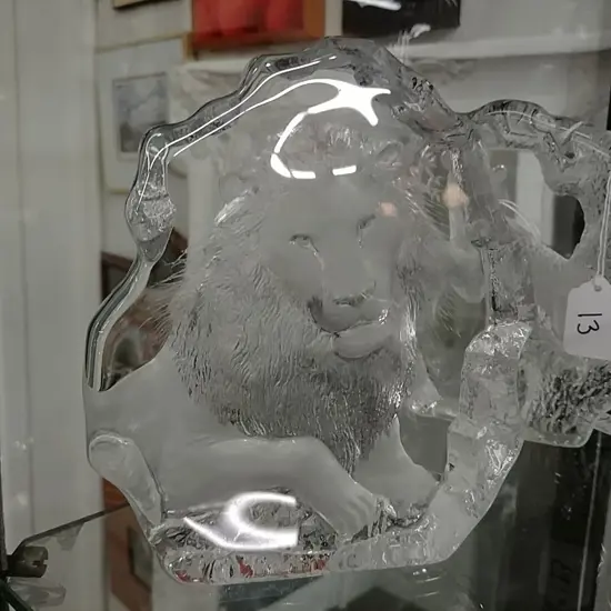 MATS JONASSON GLASS LION ORN