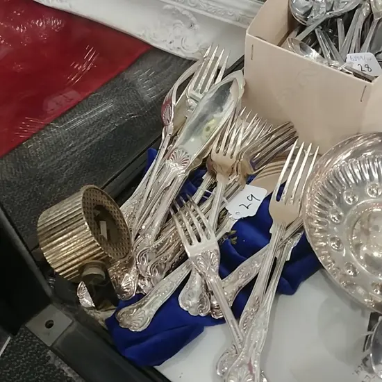 KINGS PATTERN FISH KNIVES & FORKS