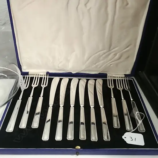 CASED EP FRUIT KNIFE & FORK SET