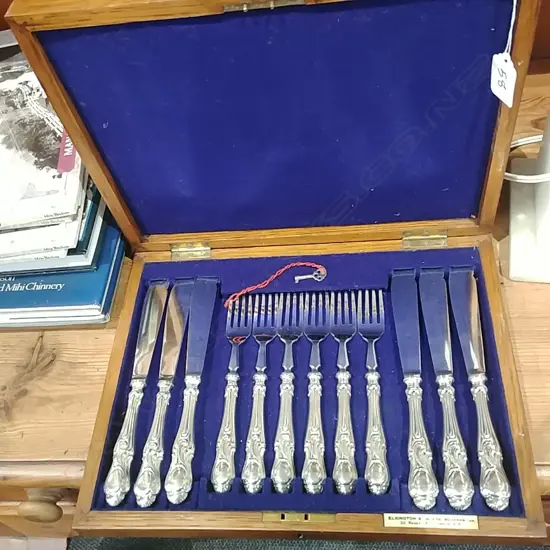 ELKINGTON OAK CASED FISH SET