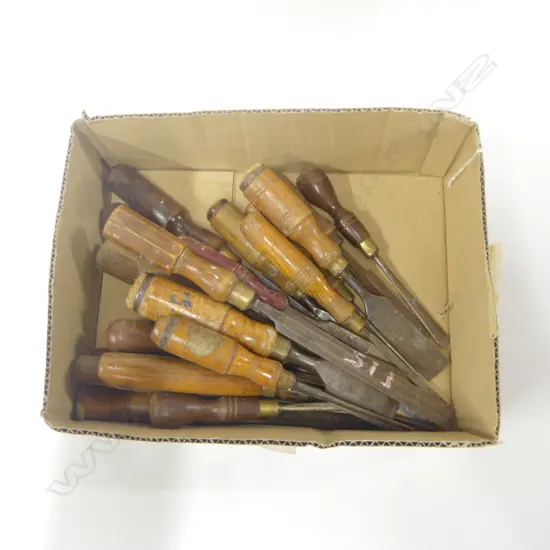 Box of approx 21 various chisels and gouges