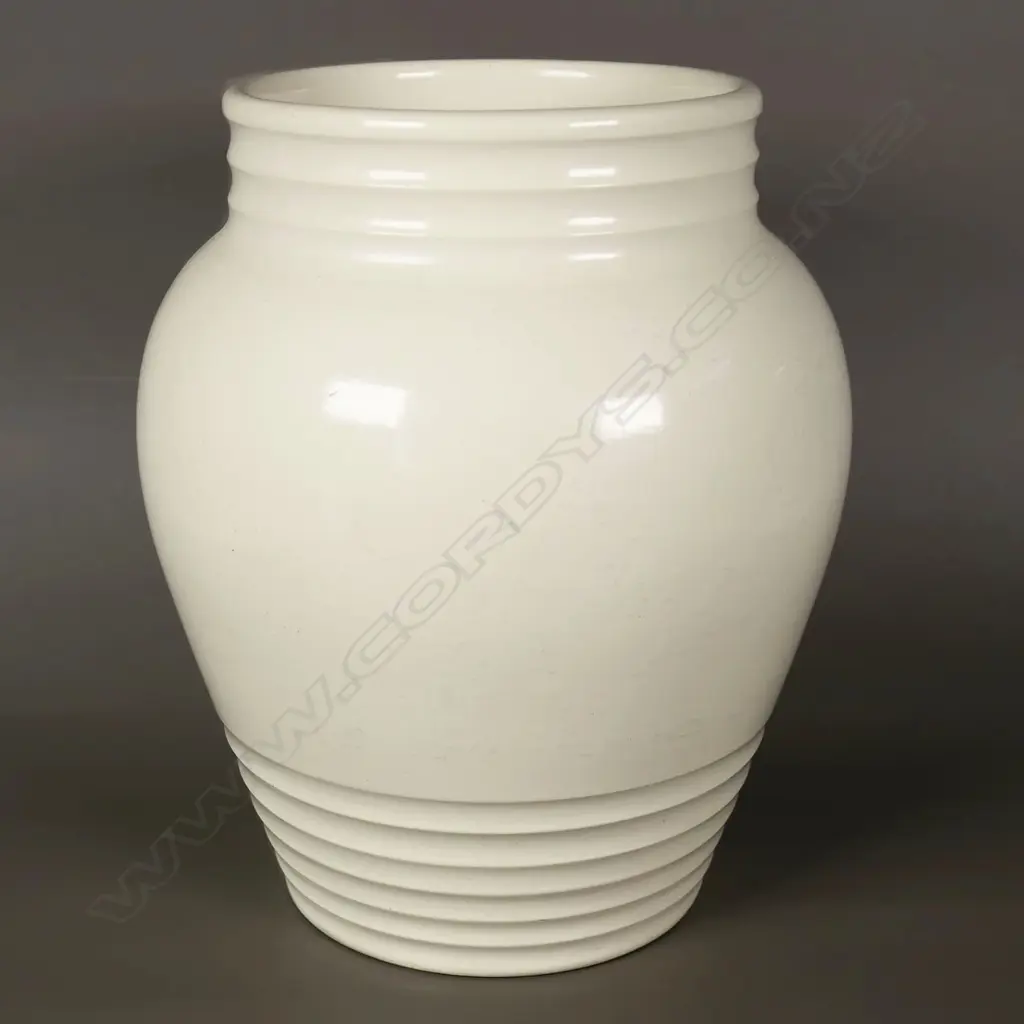 Crown Lynn Ernst Shufflebotham Hand Potted vase, Image 1++