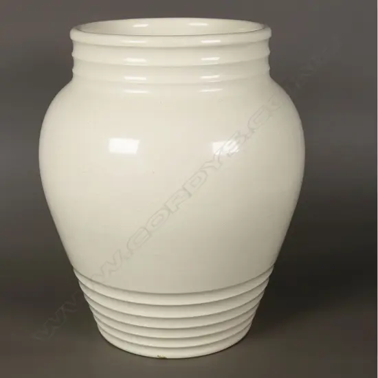 Crown Lynn Ernst Shufflebotham Hand Potted vase,