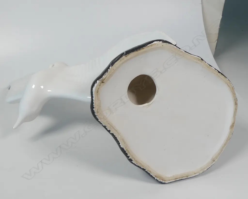 Titian Studio (1957-67) white seagull in flight figurine, Image 1++