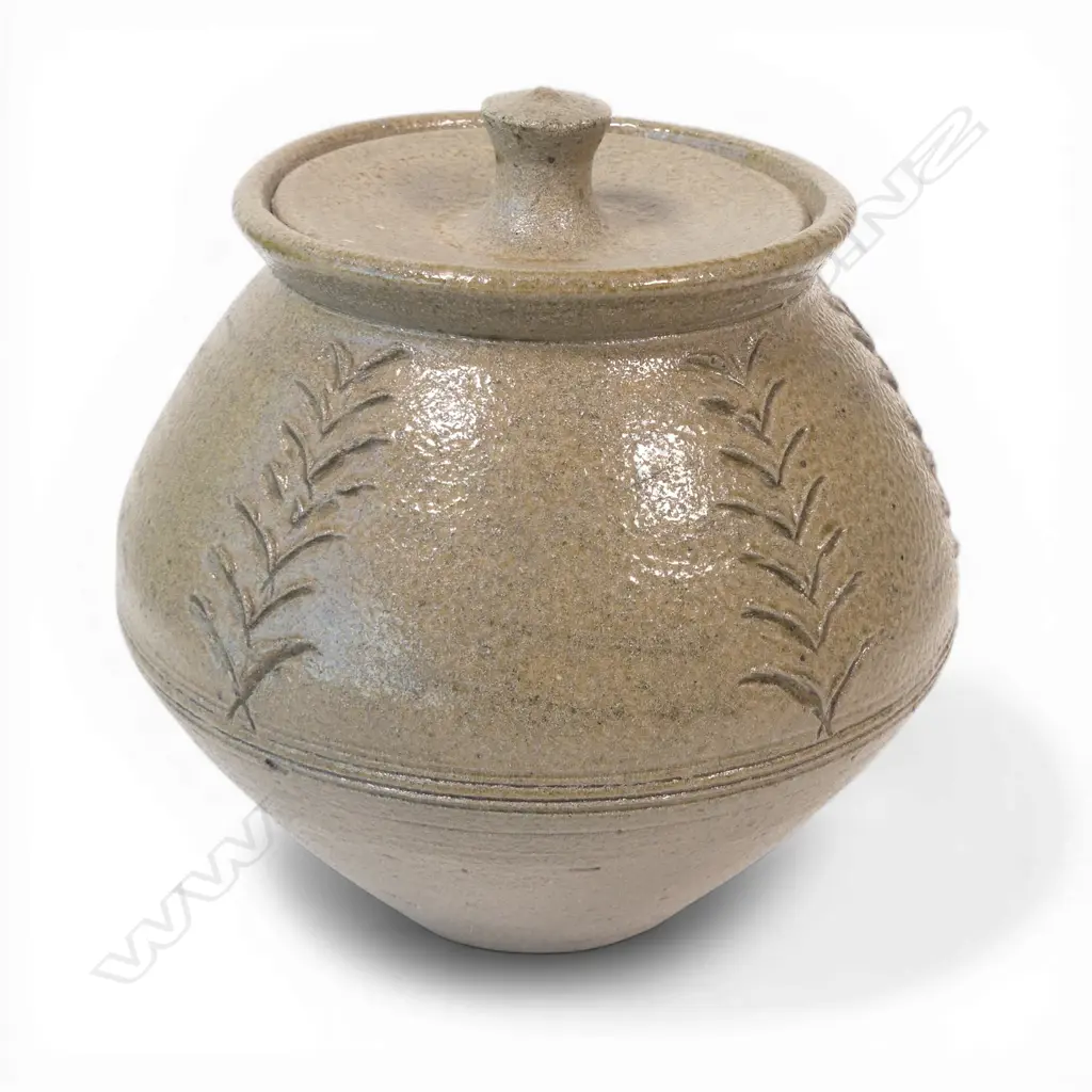 Mirek Smisek lidded pot c.1962/1963 made at the Leach pottery in St Ives in Cornwall, Image 1++