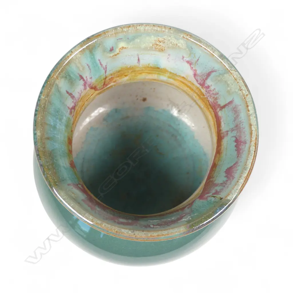 Olive jones green glaze pot w red highlights incised signature H.88mm. Dia.95mm. Image 1++