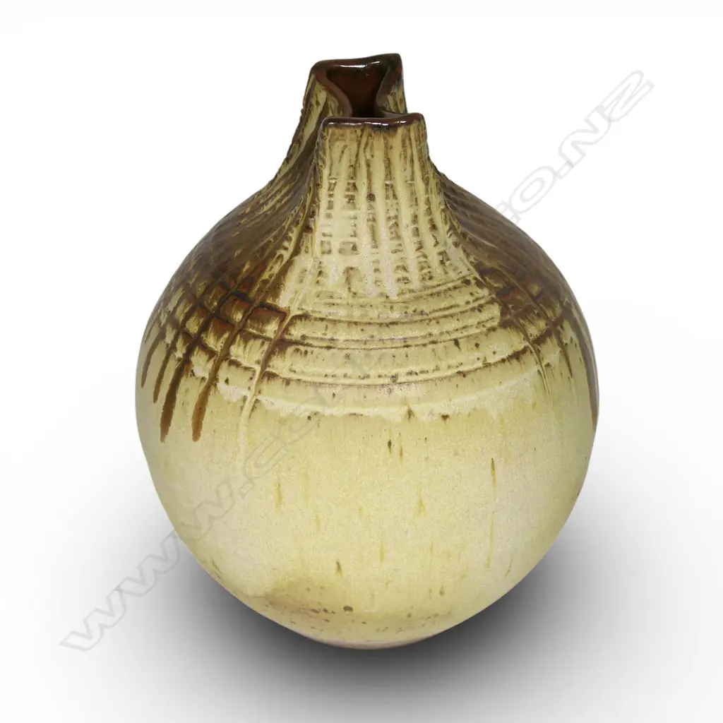 Juliet Peter (1915-2010) large pottery vase, Image 1++