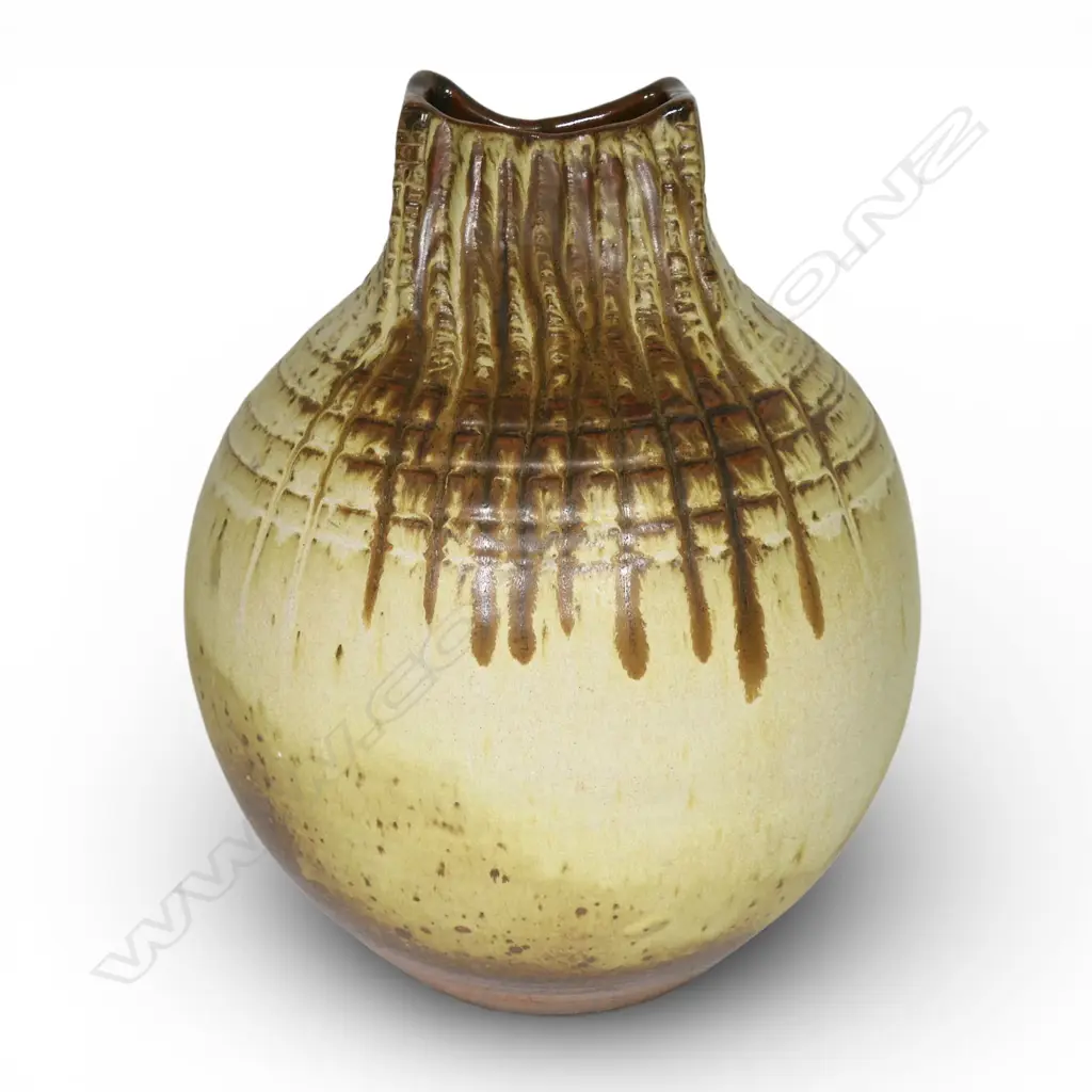 Juliet Peter (1915-2010) large pottery vase, Image 1++