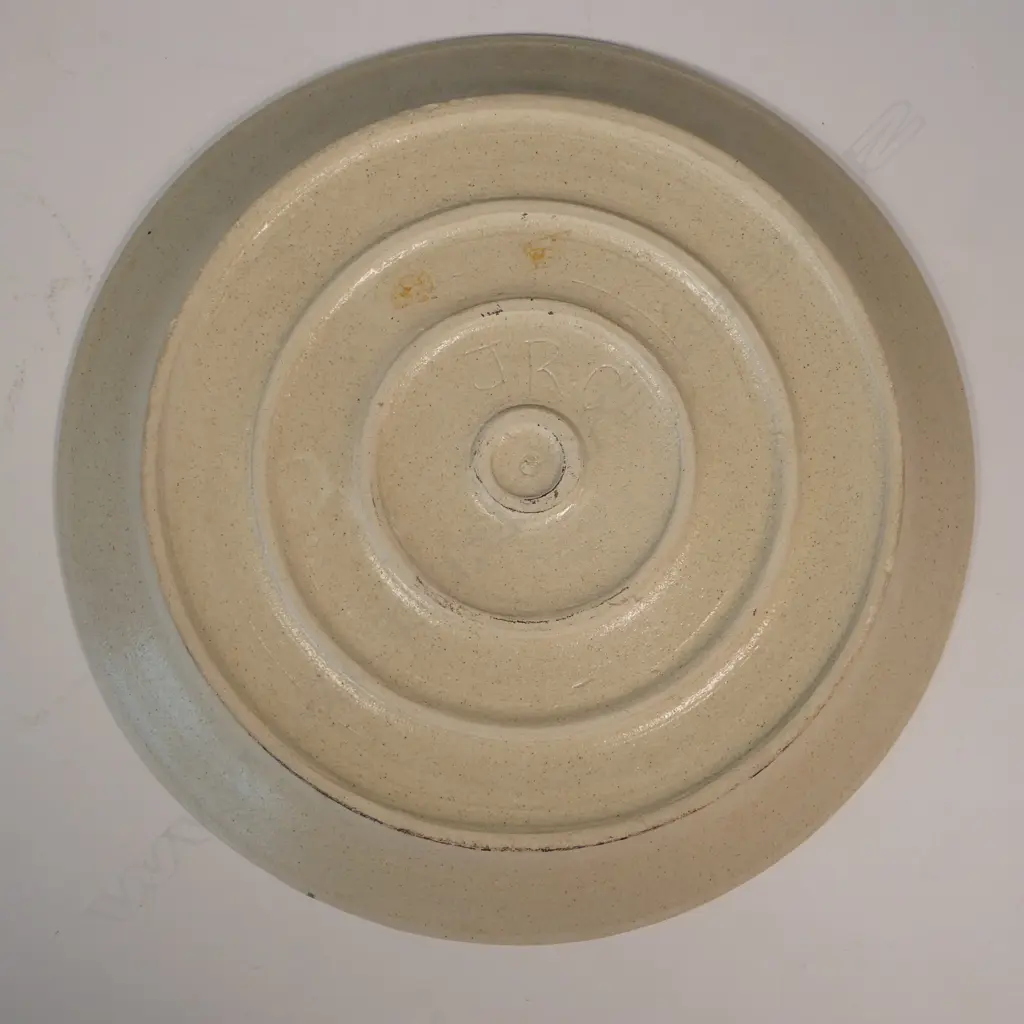 Roy Cowan large stoneware charger with central fish design, Dia.400mm Image 1++
