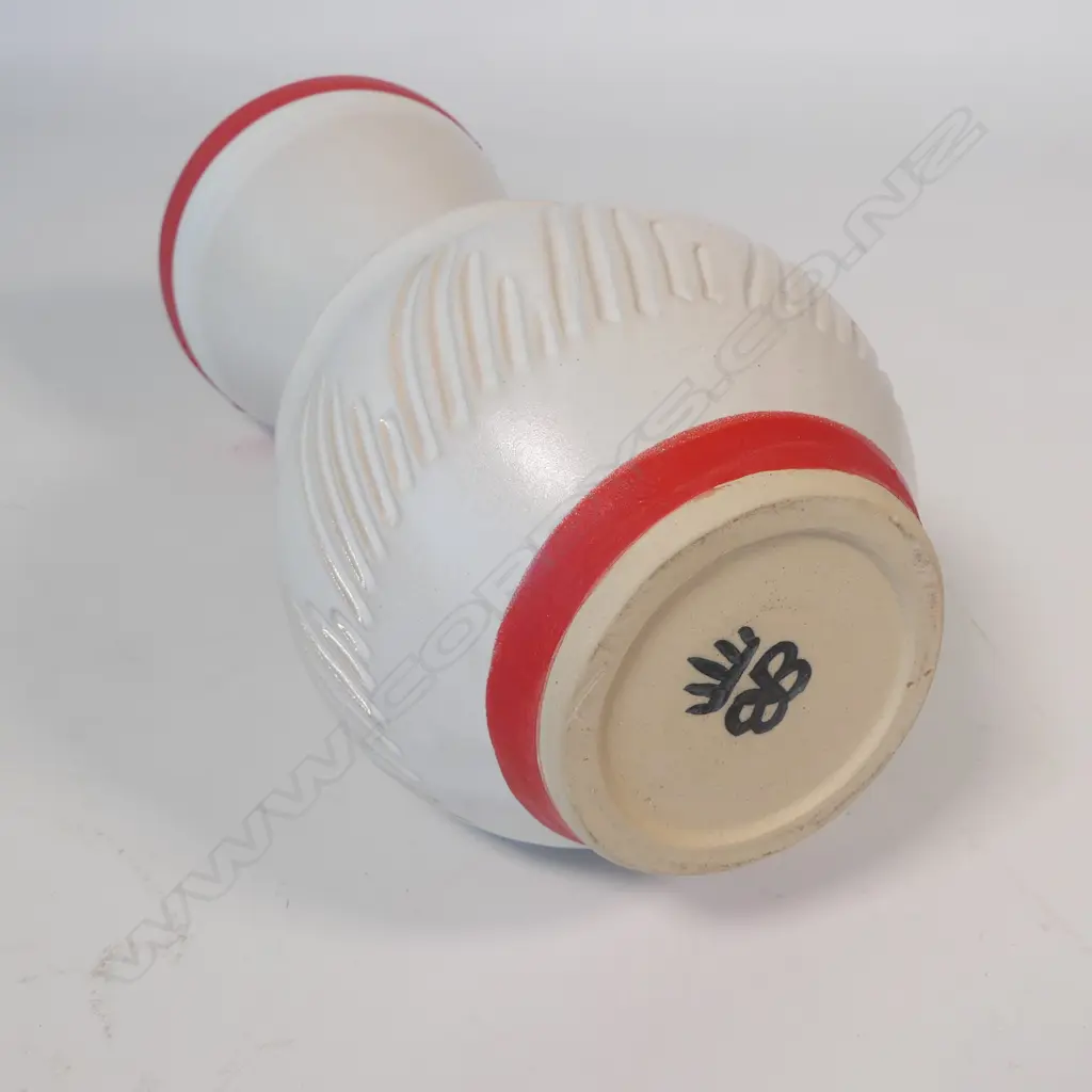 Anneke Borren vase, white glaze, two bands of red glaze to upper and lower sections. Incised decoration to body. Potter's mark to base. H.290mm. Ex. Anneke Borren Collection. Image 1++