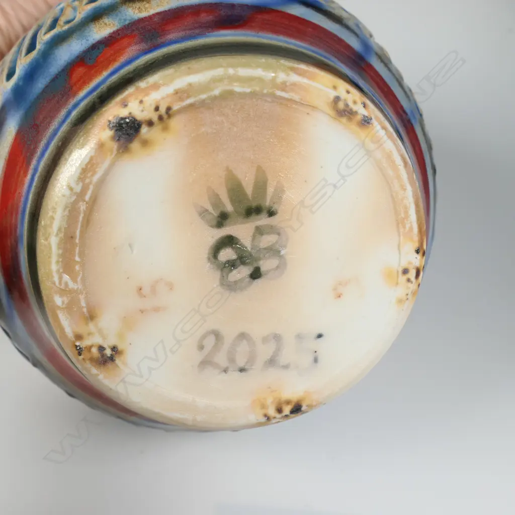 Anneke Borren bowl, red, blue and ivory glaze, incised decoration to body. Potters mark and date to base. H.145mm. Ex. Anneke Borren Collection. Image 1++