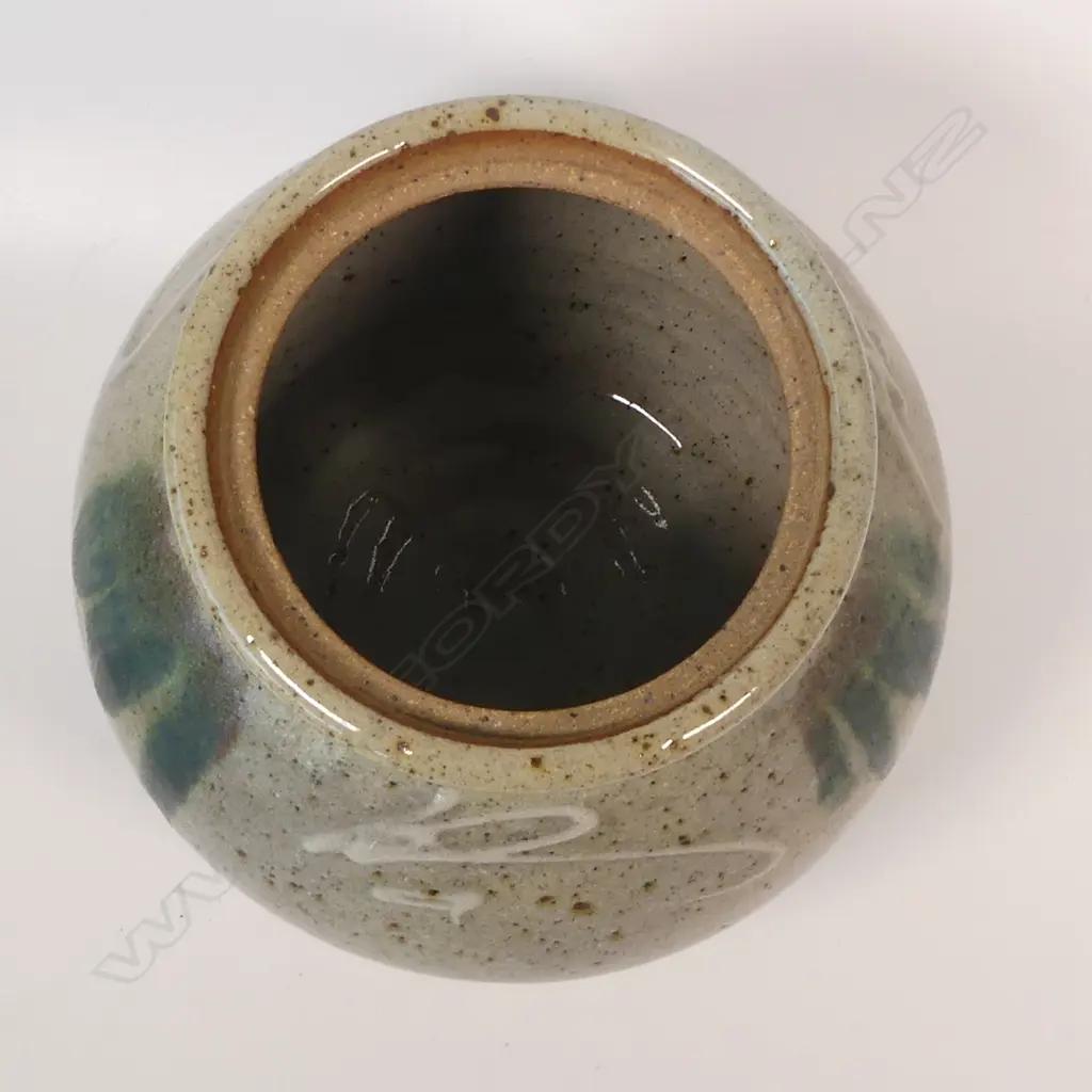 Paul Fisher Japanese influenced wheel thrown lidded jar, Image 1++