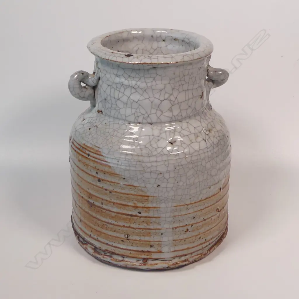 Barry Hockenhull Shino glazed vase with prominent throwing lines, Image 1++