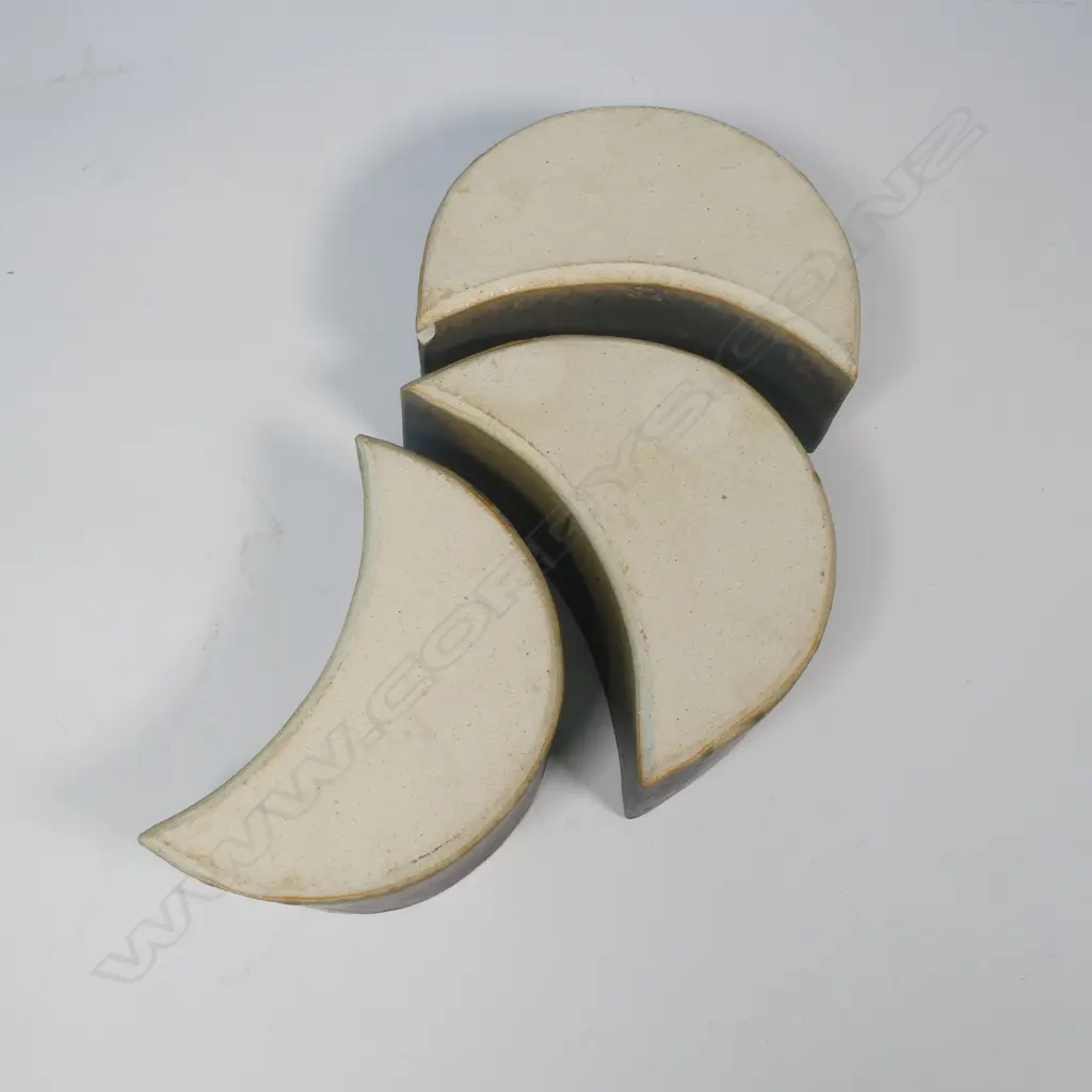 A set of three Keith Blight ikebana vases, Image 1++