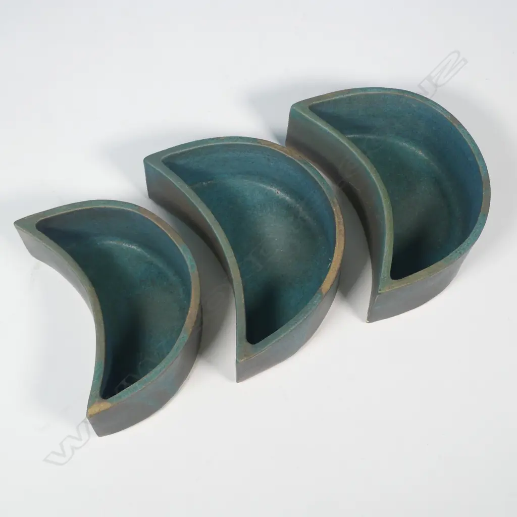 A set of three Keith Blight ikebana vases, Image 1++