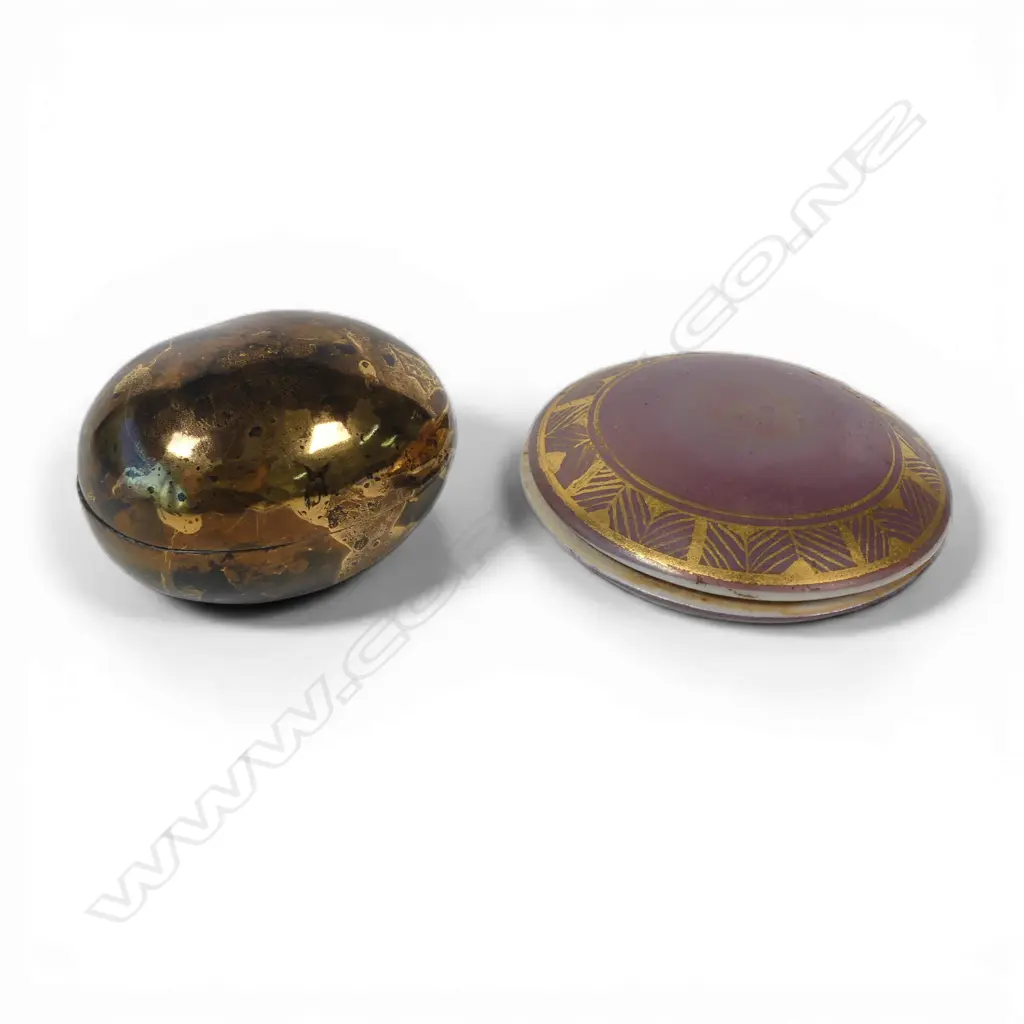 Two porcelain trinket boxes; Patti Meads egg shaped and Beverly Luxton disc shaped, both with gold lustre highlights and orig. exhib. stickers, L.80 x 40mm Dia.85mm Image 1++