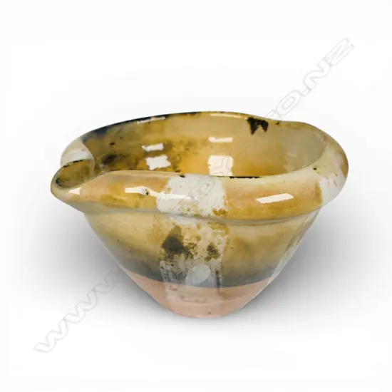 Steve Fullmer pouring bowl, artists name to upper section. H.100mm. Ex. Anneke Borren Collection.