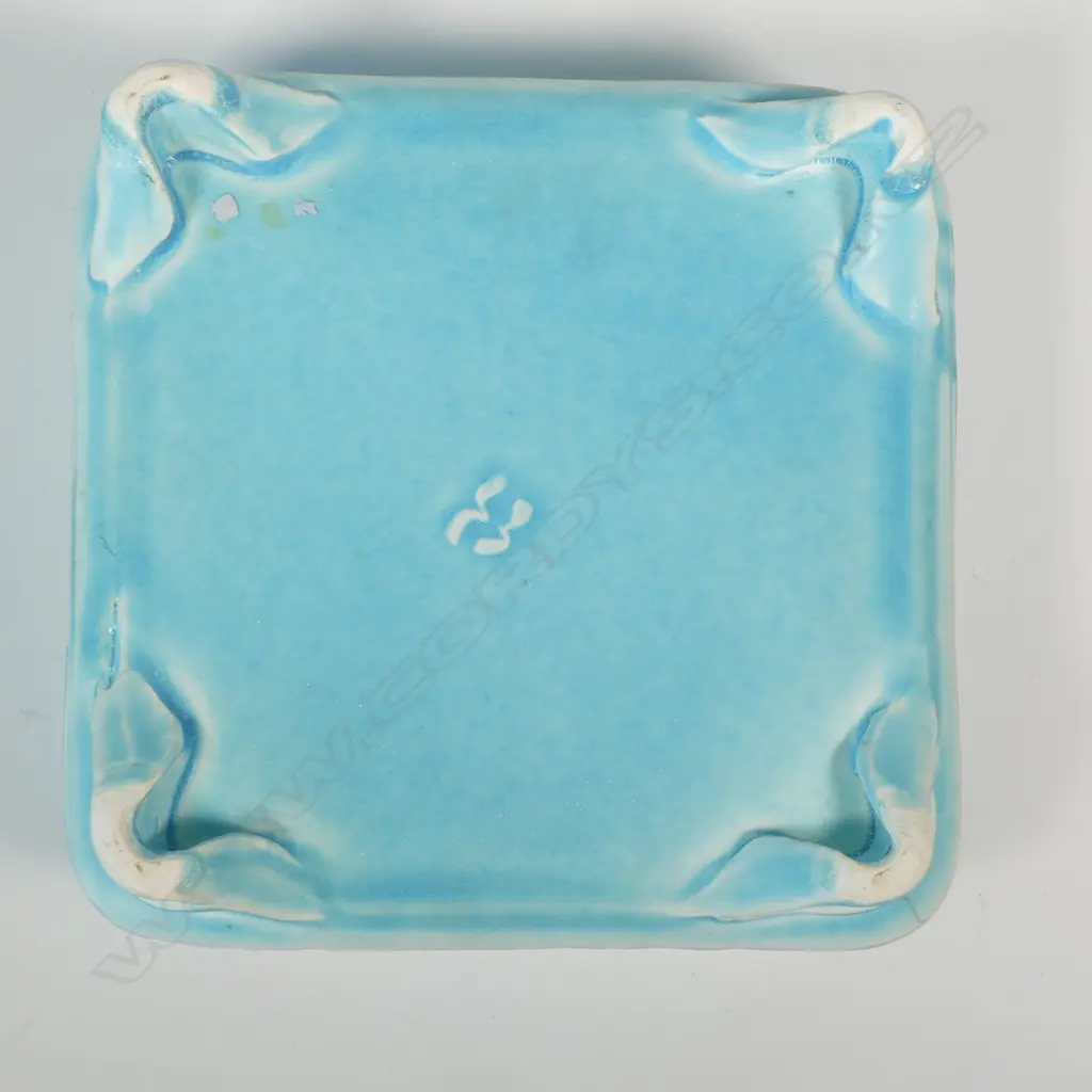 Merilyn Wiseman large and stunning square lidded box Image 1++