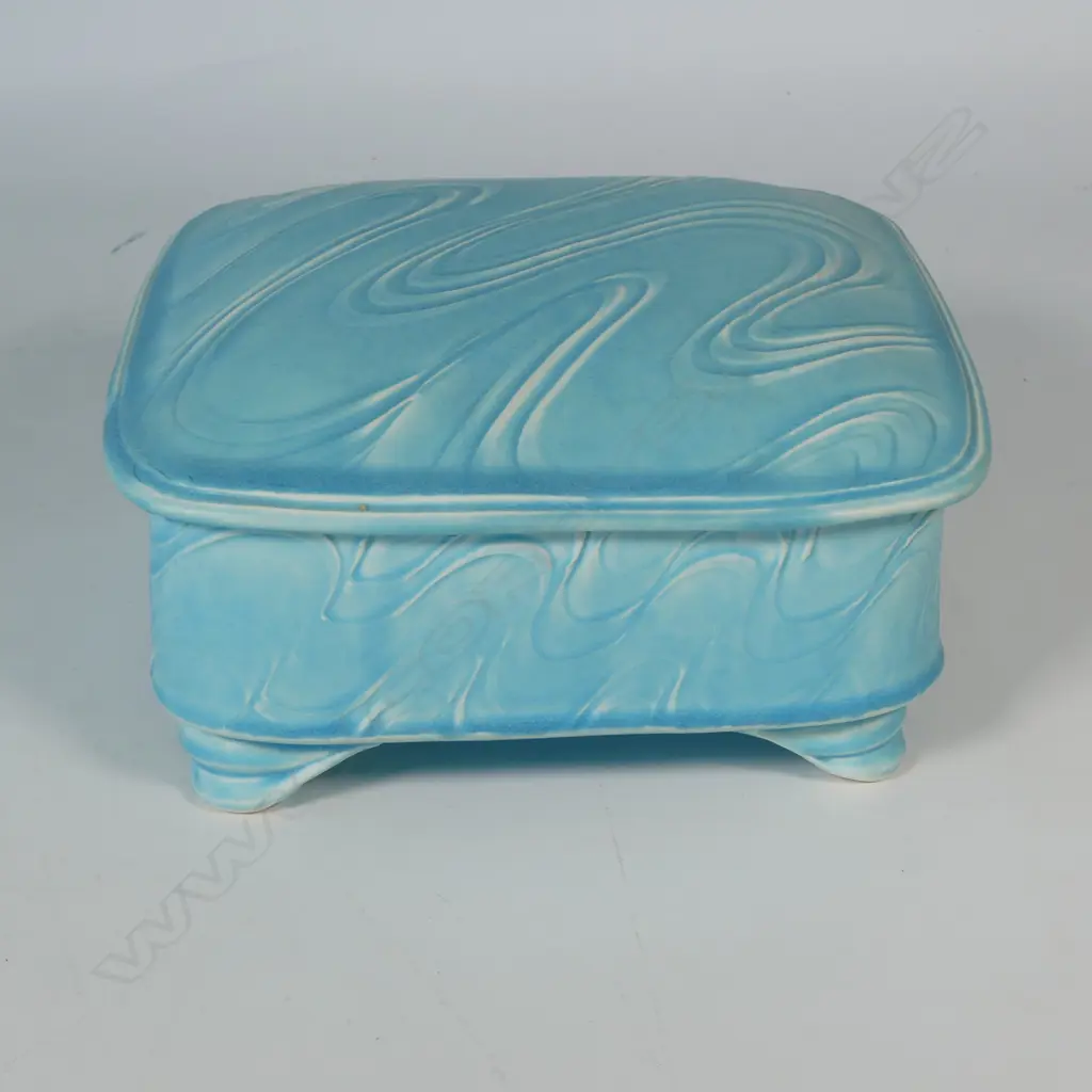 Merilyn Wiseman large and stunning square lidded box Image 1++