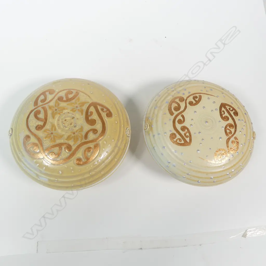 Two Lee Keum Sun trinket boxes with gold koru design detail. Dia.115 Image 1++