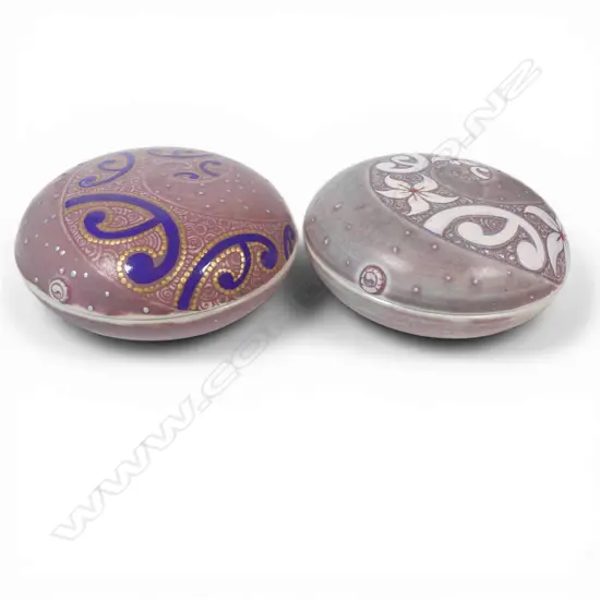 Two Lee Keum Sun trinket boxes in lilac pastel tones with koru design detail. Dia.115