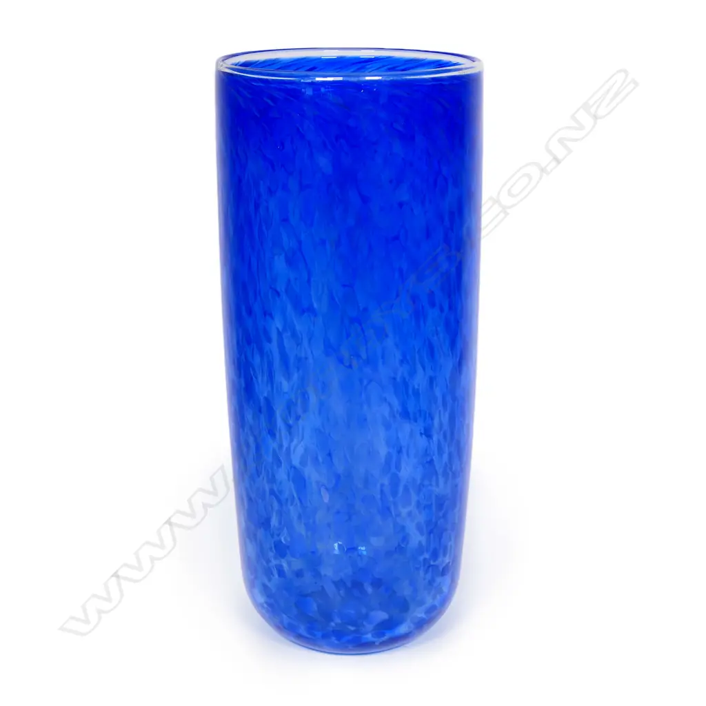 A tall Garry Nash glass vase, Image 1++