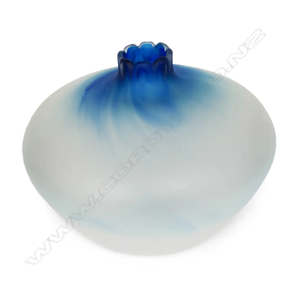 Garry Nash large glass vase frosted clear and blue vase, Image 1++
