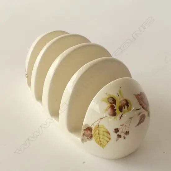 BESWICK - HAZEL NUT