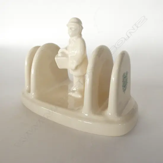 WADE - ADVERTISING WITH BREAD SELLER TO CENTRE