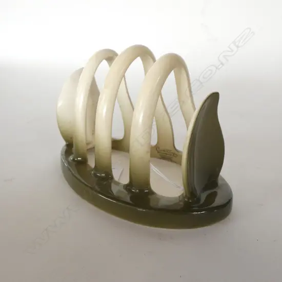 CARLTON WARE - OLIVE GLAZE LEAF