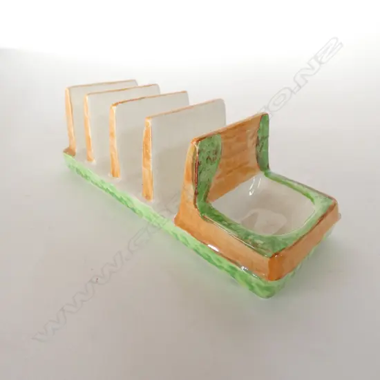 CROWN AND CLARENCE - 'OLD ENGLISH COTTAGE'