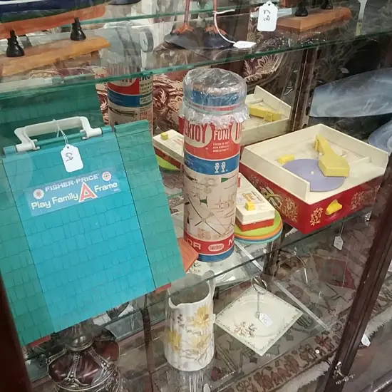 ASST VINTAGE TOYS, INCL FISHER PRICE RECORD PLAYER