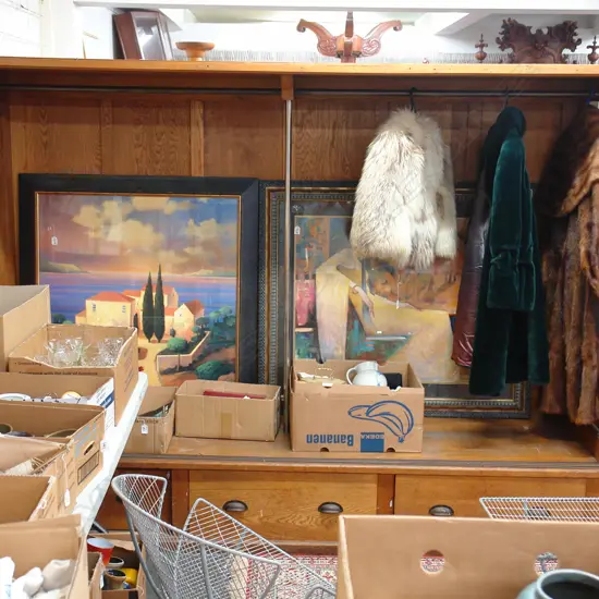 FASHION SHOP DISPLAY CABINET