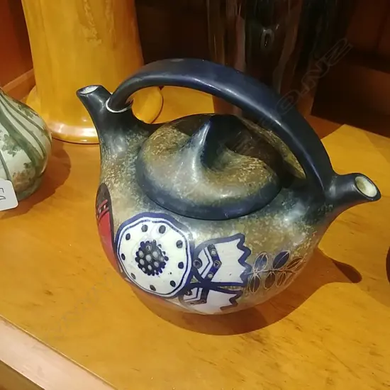 AMPHORA VASE
