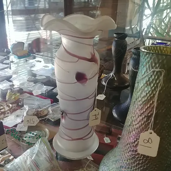 ART GLASS VASE