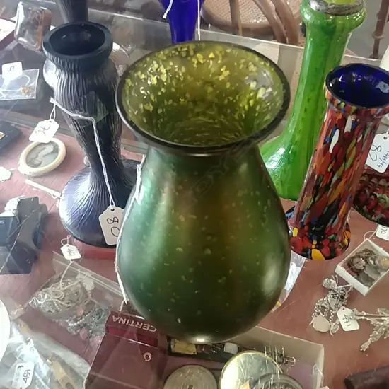 ART GLASS VASE