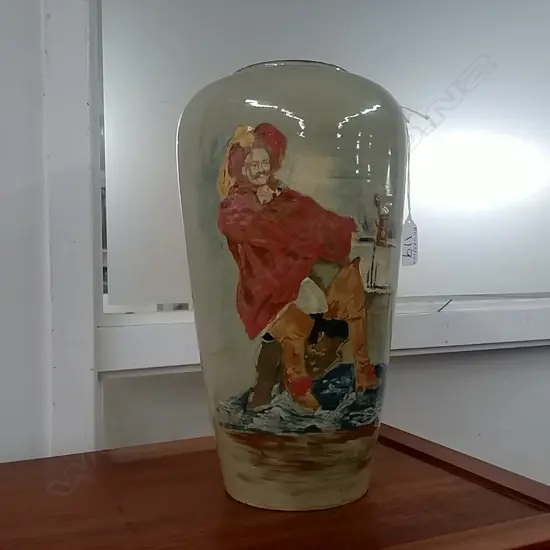 LARGE VASE CAVALIER