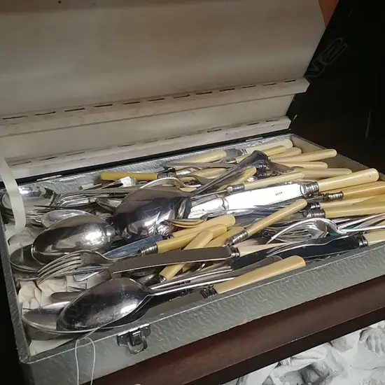 LARGE CANTEEN OF CUTLERY