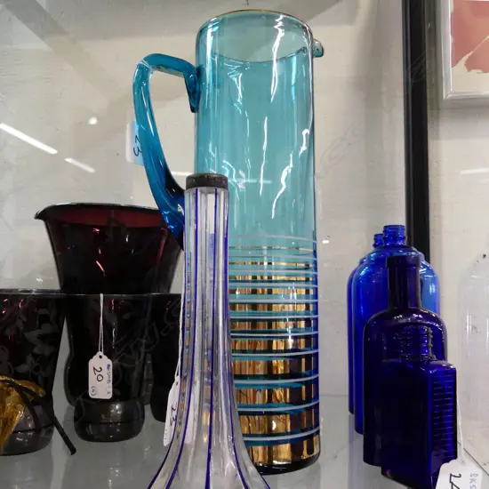 RETRO GLASS JUG & COLOURED GLASS VASE