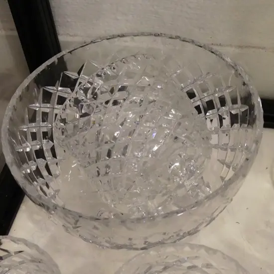 CRYSTAL BOWL & 6 SUNDAES