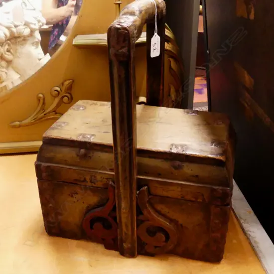 CHINESE WOODEN BOX