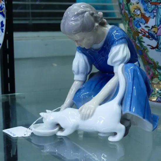 R.COPENHAGEN GIRL WITH CAT