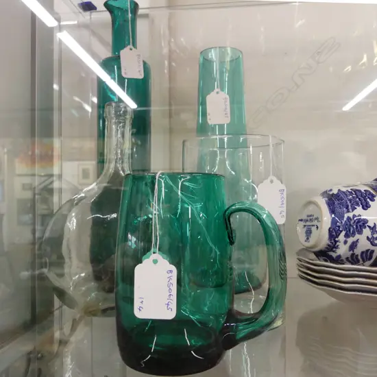 5 GLASS PCES, CARAFE/BOTTLES ETC, 4 GREEN